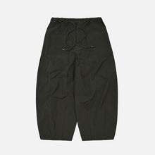Load image into Gallery viewer, NYLON BALLOON PANTS - OLIVE