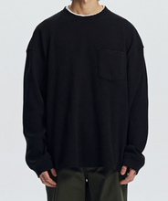 Load image into Gallery viewer, OVERSIZED WAFFLE POCKET T-SHIRT - BLACK