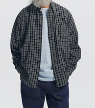 Load image into Gallery viewer, SEERSUCKER CHECKED SHIRT - BLACK