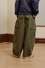Load image into Gallery viewer, Twill Cargo Balloon Pants - Olive