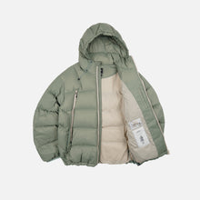 Load image into Gallery viewer, ALTAVIA DOWN JACKET - LIGHT OLIVE