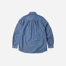 Load image into Gallery viewer, CIGARETTE POCKET CHAMBRAY SHIRT - BLUE