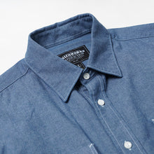Load image into Gallery viewer, CIGARETTE POCKET CHAMBRAY SHIRT - BLUE
