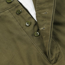 Load image into Gallery viewer, WASHED OFFICER CHINO PANTS - OLIVE