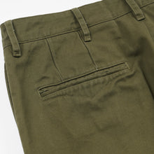 Load image into Gallery viewer, WASHED OFFICER CHINO PANTS - OLIVE
