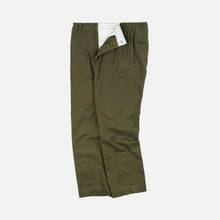 Load image into Gallery viewer, WASHED OFFICER CHINO PANTS - OLIVE