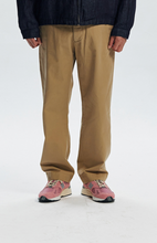 Load image into Gallery viewer, WASHED OFFICER CHINO PANTS - BEIGE
