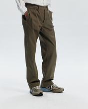 Load image into Gallery viewer, WASHED OFFICER CHINO PANTS - MUD
