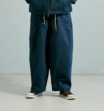 Load image into Gallery viewer, Twill Balloon Pants - Navy

