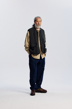 Load image into Gallery viewer, Herringbone Wool Hunting Vest - Grey Black
