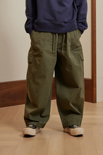 Load image into Gallery viewer, Twill Cargo Balloon Pants - Olive

