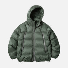 Load image into Gallery viewer, ALTAVIA DOWN JACKET - LIGHT OLIVE
