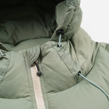 Load image into Gallery viewer, ALTAVIA DOWN JACKET - LIGHT OLIVE
