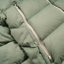 Load image into Gallery viewer, ALTAVIA DOWN JACKET - LIGHT OLIVE
