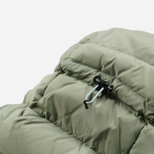 Load image into Gallery viewer, ALTAVIA DOWN JACKET - LIGHT OLIVE
