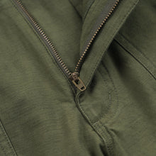 Load image into Gallery viewer, BACKSATIN ESSENTIAL FATIGUE SHORTS - OLIVE
