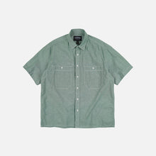Load image into Gallery viewer, CHAMBRAY BIG POCKET HALF SHIRT - GREEN
