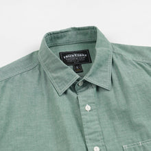 Load image into Gallery viewer, CHAMBRAY BIG POCKET HALF SHIRT - GREEN
