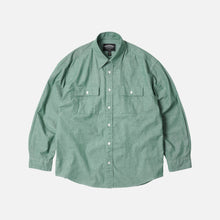 Load image into Gallery viewer, CIGARETTE POCKET CHAMBRAY SHIRT - GREEN
