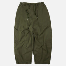 Load image into Gallery viewer, FOLD FATIGUE WIDE PANTS - OLIVE
