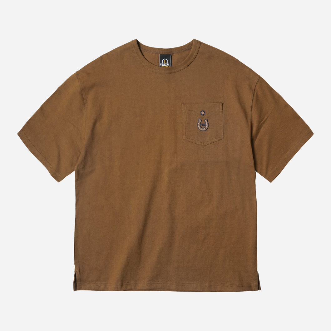 HORSESHOE POCKET TEE - BROWN