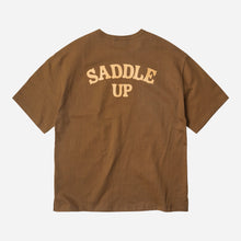 Load image into Gallery viewer, HORSESHOE POCKET TEE - BROWN
