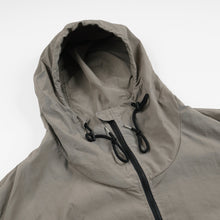Load image into Gallery viewer, MONDRIAN LIGHT ANORAK PARKA - MUD
