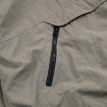 Load image into Gallery viewer, MONDRIAN LIGHT ANORAK PARKA - MUD
