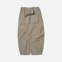 Load image into Gallery viewer, POCKET BALLOON PANTS - BEIGE
