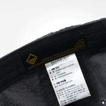 Load image into Gallery viewer, SEERSUCKER FEATHER CAP - CHARCOAL
